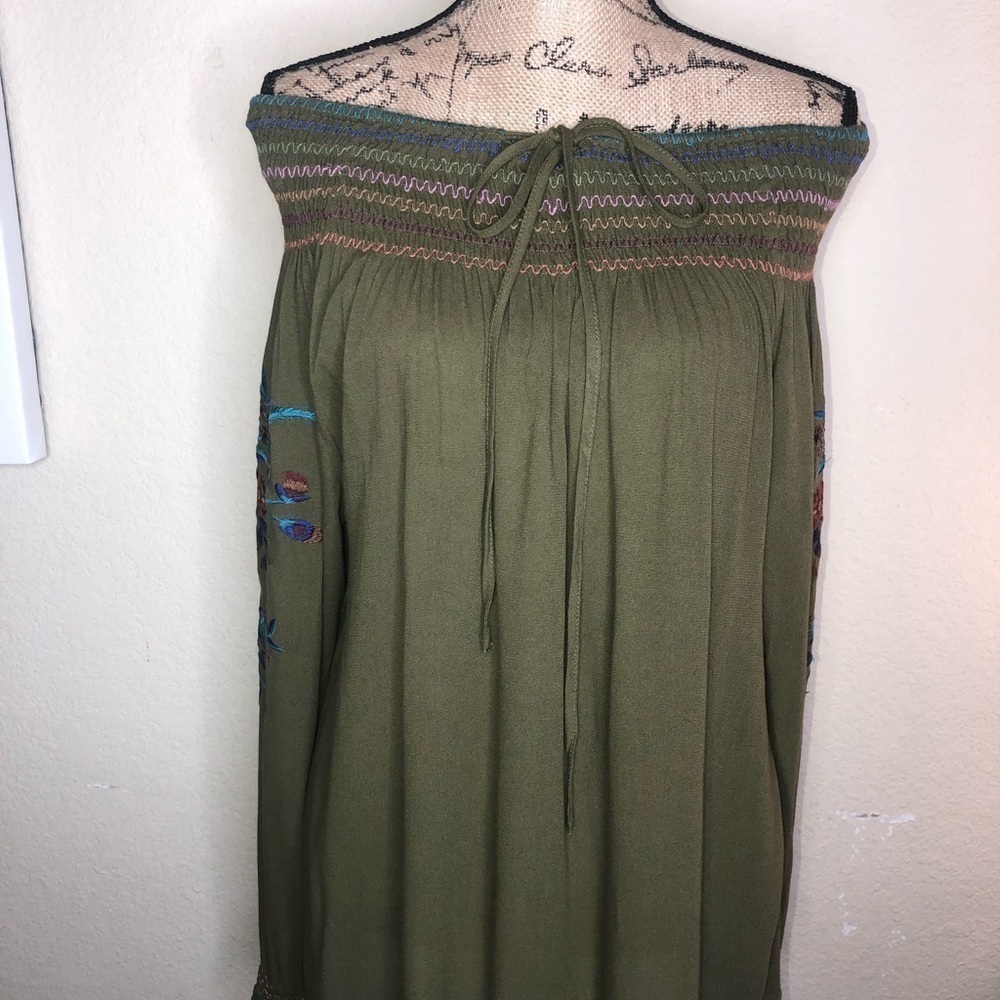 Umgee Smocked Shoulders Olive Green Blouse with Floral Embroidery Size M